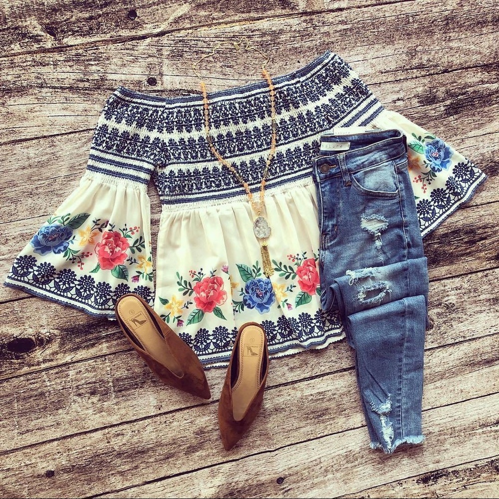 Off the shoulder blouse M/L